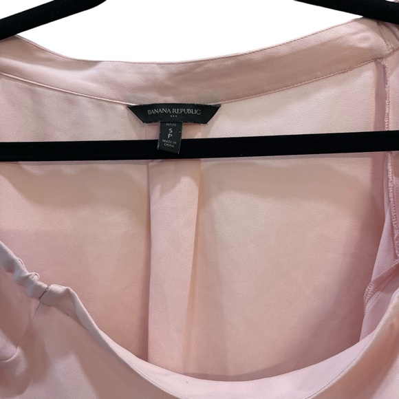 Banana Republic off the should blouse in light pink size Petite Small - Picture 2 of 10